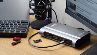 Plugable Thunderbolt 4 & USB4 Quad Display Docking Station (TBT4-UDZ) review photos